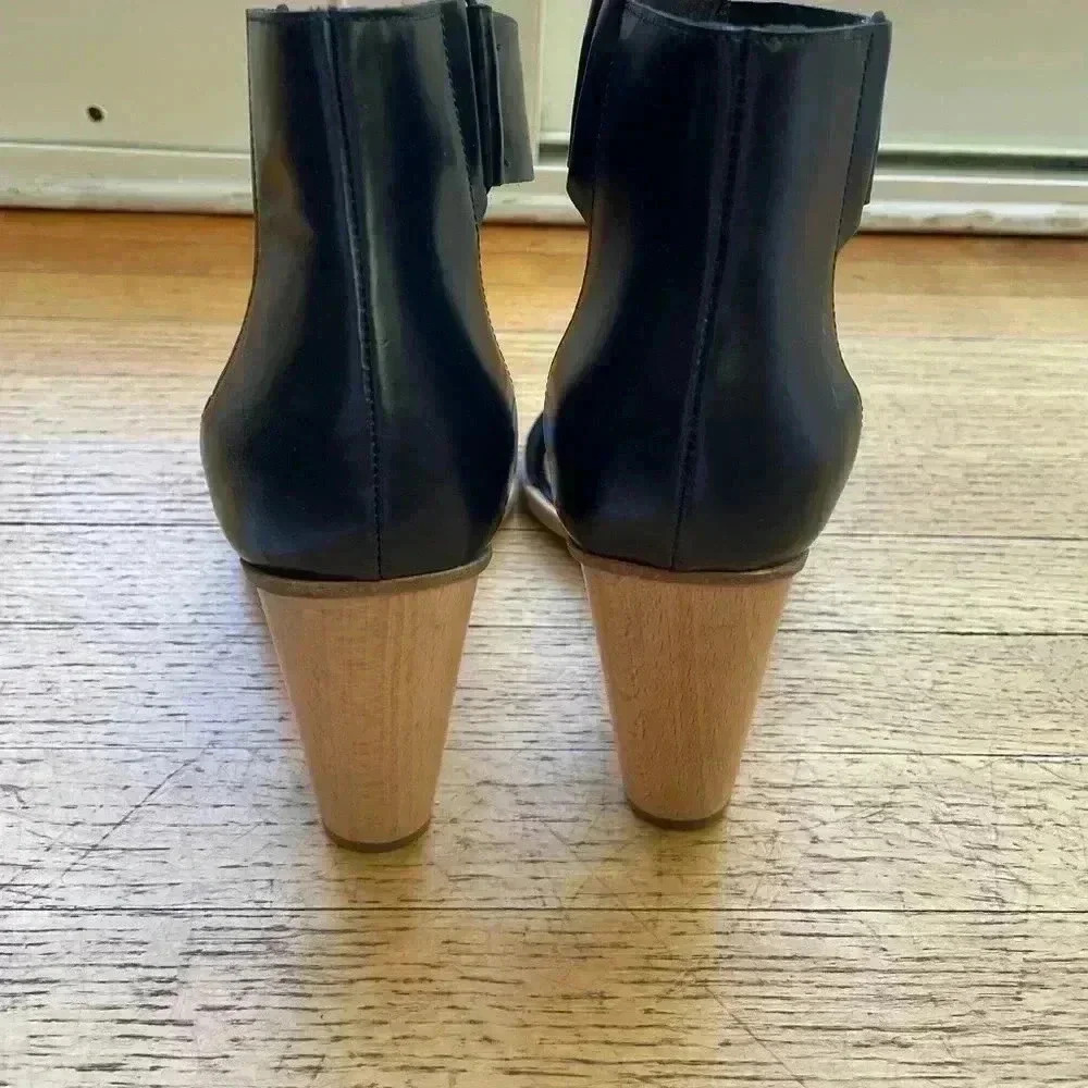 COS navy ankle strap heels - Picture 2 of 5